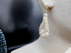 pearl drop earrings b